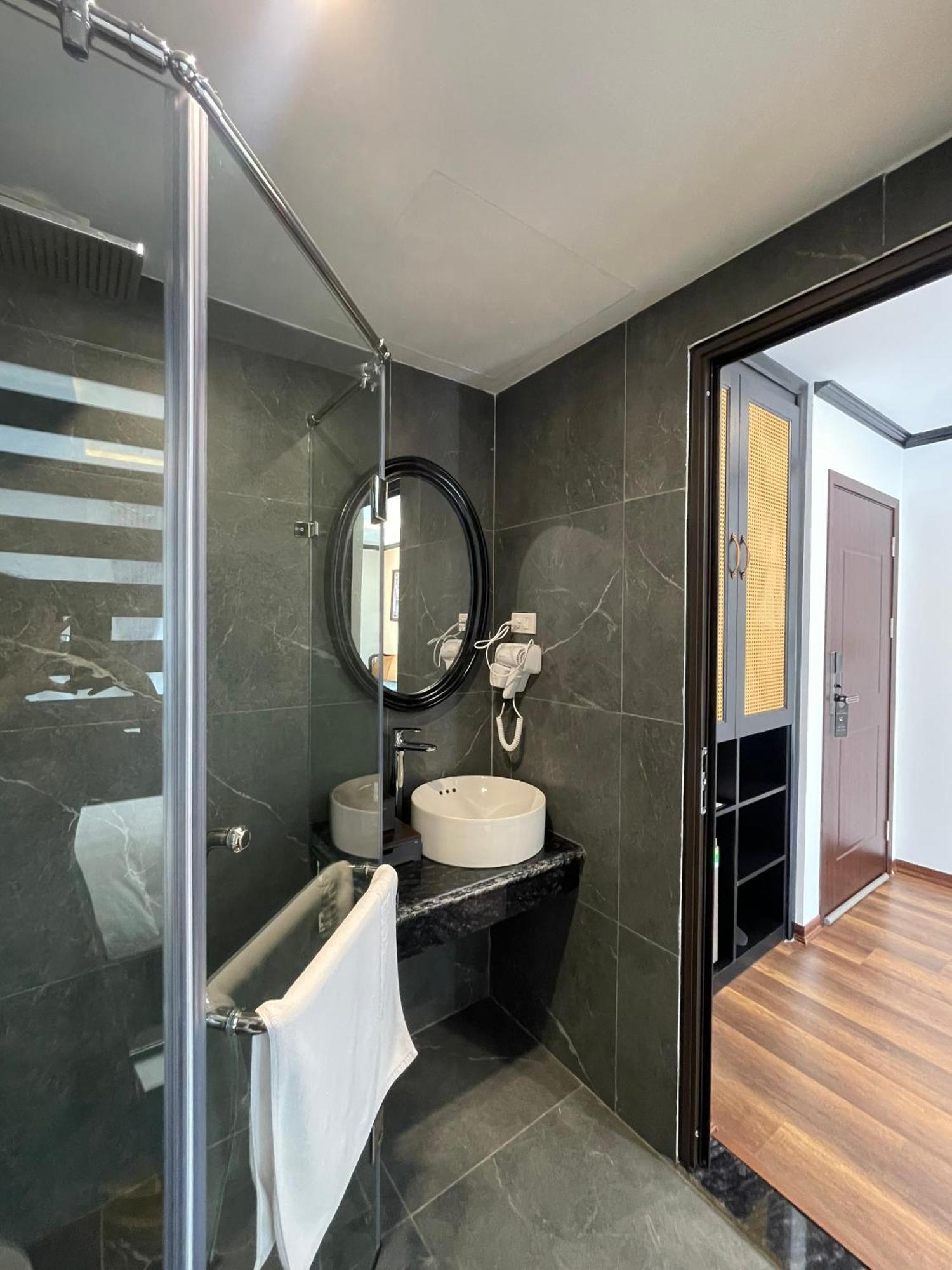 Aquarius Premium Hotel Hanoï Extérieur photo